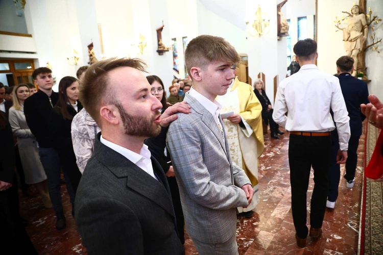 Bierzmowanie w Łososinie Dolnej