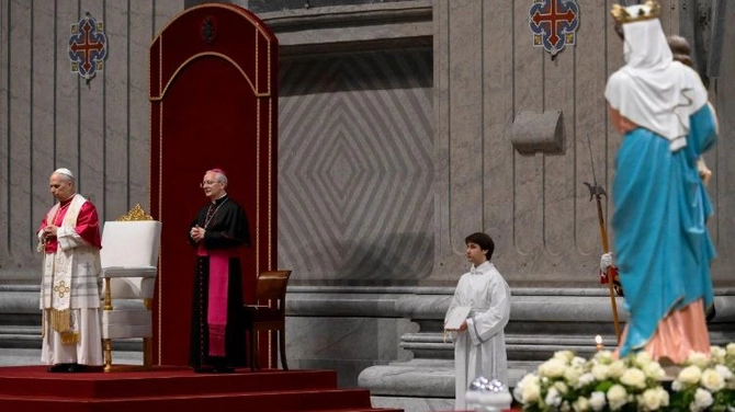 Papież na modlitwie o pokój „w dramatycznej godzinie dziejów”