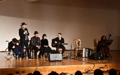 Przez słowo i muzykę opowiedzieli o miłosierdziu Bożym w ich życiu