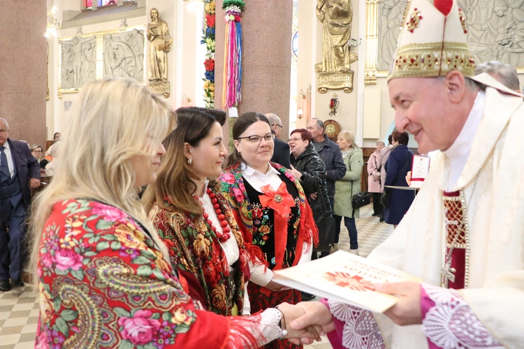 Miłość miłosierna lekiem na wszystko - choroby, głód, samotność, niepełnosprawność, bezdomność