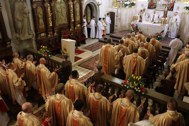 Miłość miłosierna lekiem na wszystko - choroby, głód, samotność, niepełnosprawność, bezdomność
