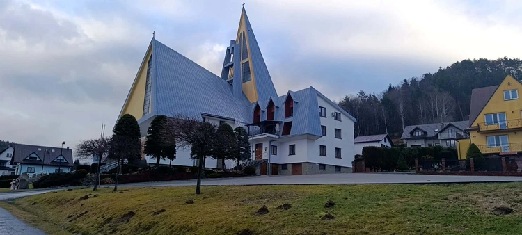 Spacer drogą kościelną 