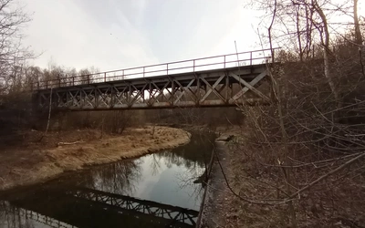 Ślady Boga w rdzy i ciszy