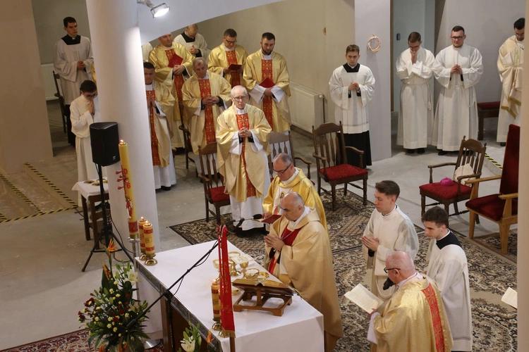 Płock. Niedziela Miłosierdzia w sanktuarium cz. I