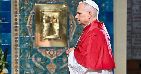 Nie przeciwnik polityczny, lecz Następca Piotra. Świat potępia niedopuszczalne słowa Trumpa o papieżu Leonie XIV