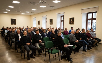 Tarnów. Rozpoczęcie kursu na nadzwyczajnych szafarzy Komunii św.