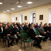 Tarnów. Rozpoczęcie kursu na nadzwyczajnych szafarzy Komunii św.