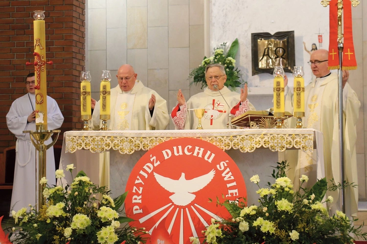 Eucharystii przewodniczył  bp Henryk Tomasik.
