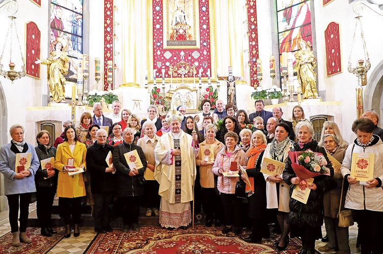 Tegoroczni nagrodzeni wolontariusze, pracownicy i darczyńcy.