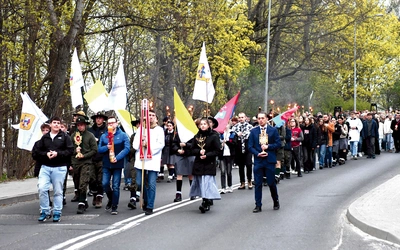 Modlitwa rozpoczęła się w Kościele pw. Podwyższenia Krzyża, a zakończyła uwielbieniem w konkatedrze.