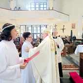 Aldona Przybyła (z lewej) i Bożena Seemann tuż po zakończonej uroczystości. 