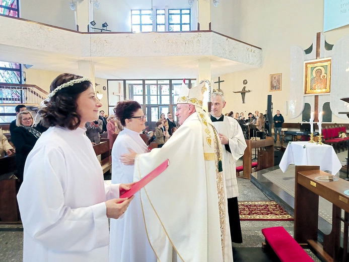 Aldona Przybyła (z lewej) i Bożena Seemann tuż po zakończonej uroczystości. 