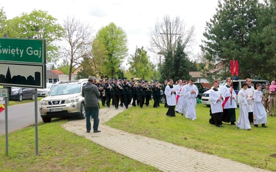 Uroczystości wieńczy wspólna Eucharystia przy ołtarzu polowym. 