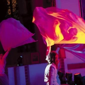 Spotkanie, które wypełnia co roku potężny kościół tłumem ludzi ogłaszających zwycięstwo Chrystusa nad złem i śmiercią, to też forma wielkanocnej ewangelizacji. Na trasie świątecznych spacerów po Ostrowie Tumskim niejeden Wrocławianin usłyszy:  „Jezus żyje!”.