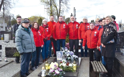 Członkowie łowickiego oddziału PTTK, noszącego imię Anieli Chmielińskiej, pamiętali o swojej patronce i jej zasługach.