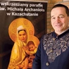  Krzysztof Kaczmarczyk z banerem z Matką Bożą Wielkiego Stepu, który mu towarzyszy.