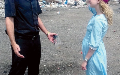 Pielgrzymi, jadąc do Meksyku, odwiedzają jego najpiękniejsze zakątki. Renata, współpracując m.in. z lokalnymi kapłanami, postawiła na pobyt w najbiedniejszych dzielnicach oraz na pomoc tym, którzy mieszkają nawet na wysypisku śmieci.