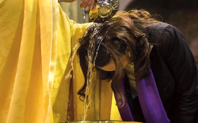 Dlaczego wracają do Kościoła? O chrzcielnym fenomenie w krajach zlaicyzowanego Zachodu