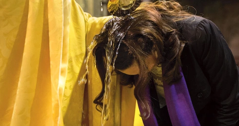 Dlaczego wracają do Kościoła? O chrzcielnym fenomenie w krajach zlaicyzowanego Zachodu