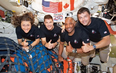 Kosmiczne spojrzenie na wiarę. Ewangeliczny przekaz pilota misji Artemis II nie jest wyjątkiem w historii kosmicznych wypraw