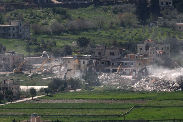 Izraelska armia wyburza domy w libaskiej wiosce Mais al-Jabal