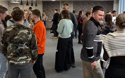 25-35-latkowie - najbardziej zaniedbani w Kościele? Często szukają swojego miejsca