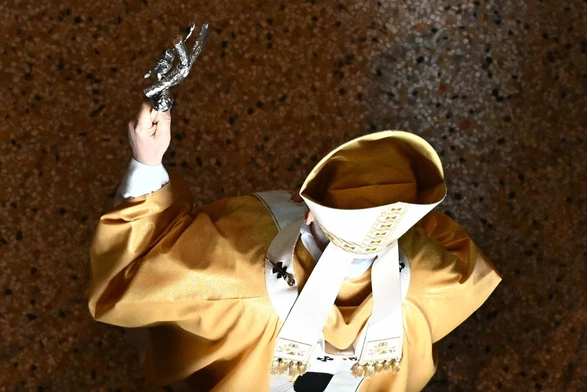 "Le Figaro": Trump ma szczęście, że papież jest człowiekiem wiary