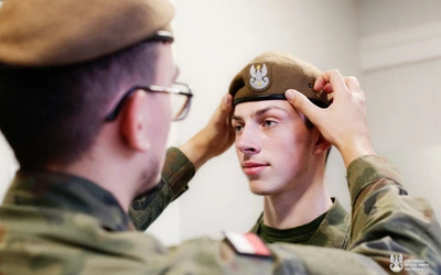 Mundur to nie kostium. To zobowiązanie