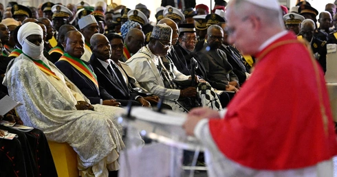 Podsumowanie pierwszego dnia wizyty Leona XIV w Kamerunie:  Budujcie pokój społeczny!