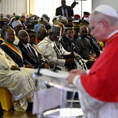 Podsumowanie pierwszego dnia wizyty Leona XIV w Kamerunie:  Budujcie pokój społeczny!