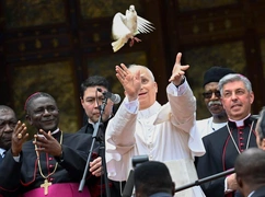 Szacunek dla Papieża uciszył broń. Bp Bibi o szansie na dialog z separatystami