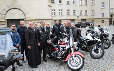 Archidiecezja katowicka. Motocykliści z wiarą u abp. Andrzeja Przybylskiego [ZDJĘCIA]