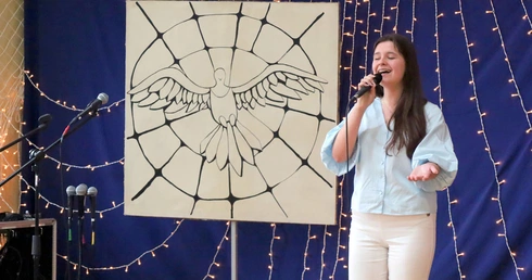 Pieśni uwielbienia i piosenki pielgrzymkowe