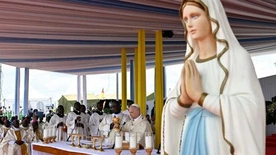 Leon XIV odwiedził chorych w szpitalu św. Pawła w Duali