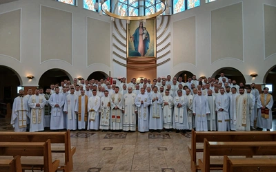 Księża sportowcy na Mszy św. 