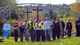 Biały Kościół-Nowolesie. Ewangelizacyjna pielgrzymka kandydatów do bierzmowania i ósmoklasistów