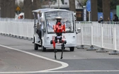 Robot humanoidalny pokonał ludzi w pekińskim półmaratonie