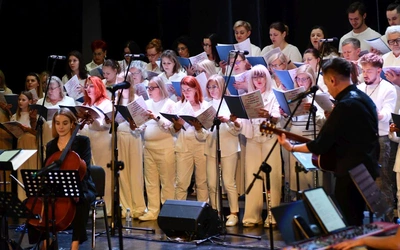 Wielkanocny koncert w wypłenionej po brzegi sali Sulechowskiego Domu Kultury