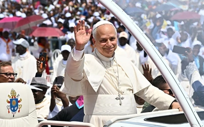 Głos, który uciszył broń. Abp Fuanya o „małym cudzie” Leona XIV