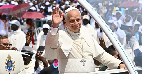 Głos, który uciszył broń. Abp Fuanya o „małym cudzie” Leona XIV