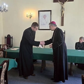 Pierwsze dekrety zostały wręczone, kolejne – w ciągu najbliższych tygodni. 