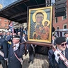 Rycerze Kolumba nieśli ikonę Matki Bożej Częstochowskiej, od 14 lat wędrującą przez świat w obronie cywilizacji życia i miłości.
