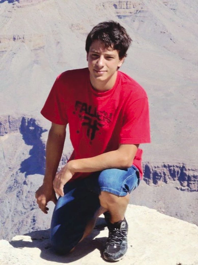 Marco szybko zorientował się, że nie wystarczy mieć przyjaciół i dobrze się bawić, by być szczęśliwym, że trzeba czegoś więcej