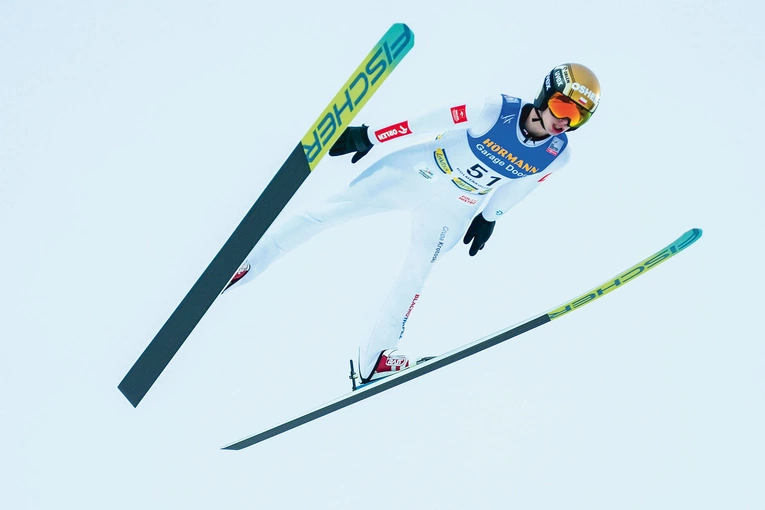 19-latek już odnosi wielkie sukcesy w sporcie.  Z zimowych igrzysk we Włoszech  przywiózł  trzy medale