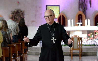 Biskup opolski prosi o gorliwą modlitwę w kościołach, domach i przy przydrożnych kapliczkach