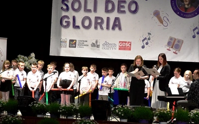 Powiatowym Festiwalu Piosenki Religijnej