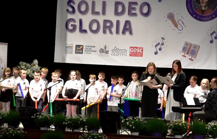 Powiatowym Festiwalu Piosenki Religijnej