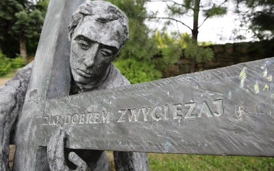 Ekspert: brak dowodów na wielodniowe tortury ks. Popiełuszki, przyczyną zgonu uduszenie przez kneblowanie