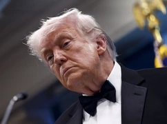 Prezydent Trump ewakuowany z kolacji w związku ze strzałami w lobby hotelowym