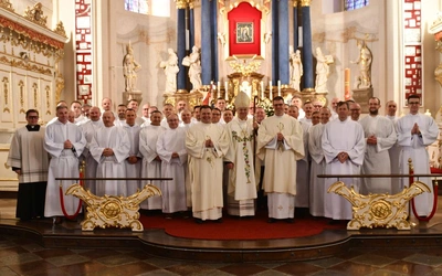 39 nowych nadzwyczajnych szfarzy